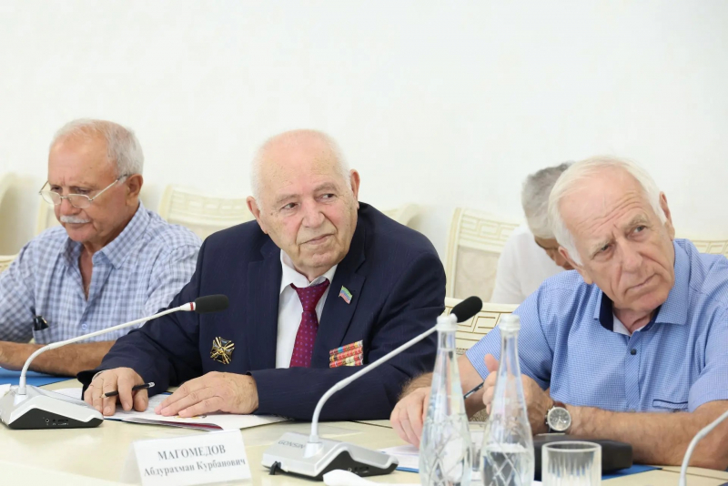 Федор Щукин провел заседание Совета старейшин Дагестана